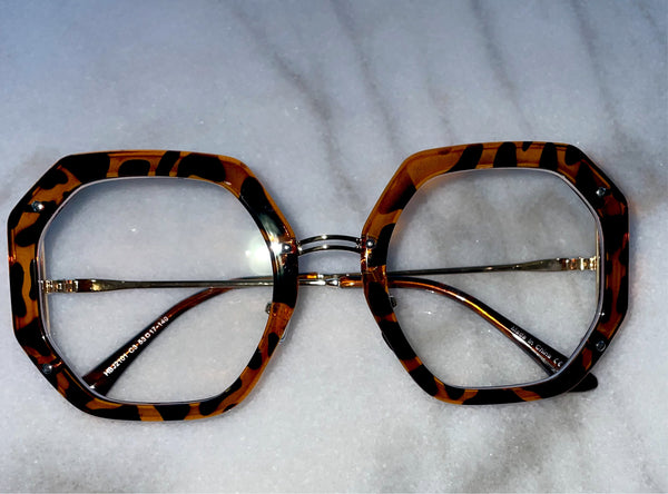 Get into these clear hexagon frames to upgrade any look from simple to chic.  Shop the It Girl Frames by CoccaBee. 
